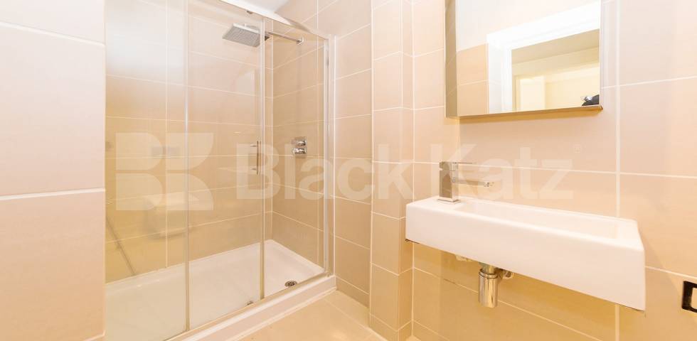 			LET, 2 Bedroom, 1 bath, 1 reception Flat			 Holland Road, KENSINGTON